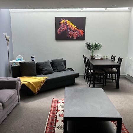 Lancing Apartments - Spacious 2 Bed - Sleeps 6 - Burnham Village スラウ エクステリア 写真