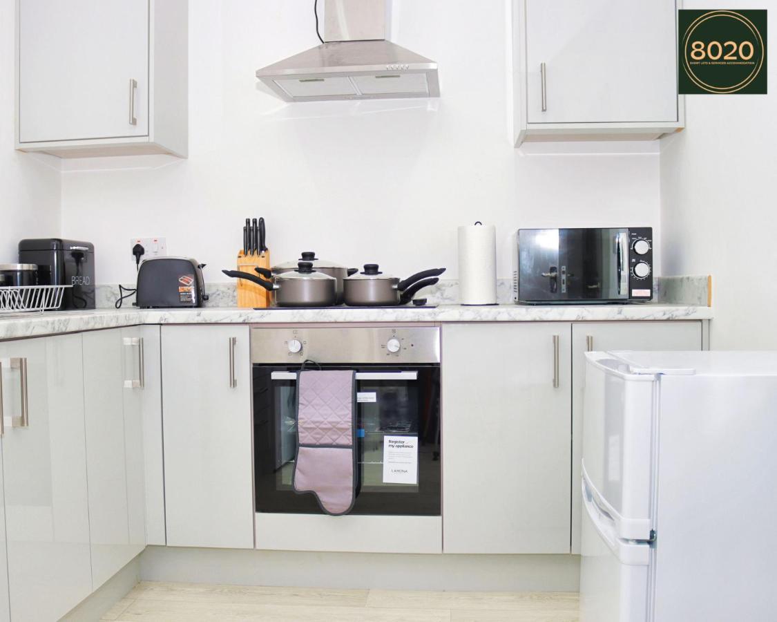Lancing Apartments - Spacious 2 Bed - Sleeps 6 - Burnham Village スラウ エクステリア 写真