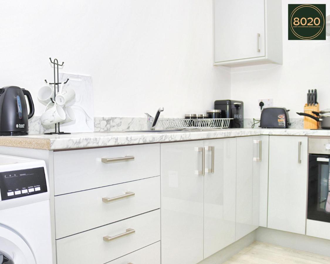 Lancing Apartments - Spacious 2 Bed - Sleeps 6 - Burnham Village スラウ エクステリア 写真