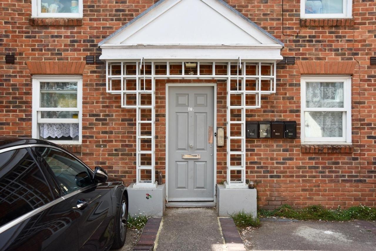 Lancing Apartments - Spacious 2 Bed - Sleeps 6 - Burnham Village スラウ エクステリア 写真