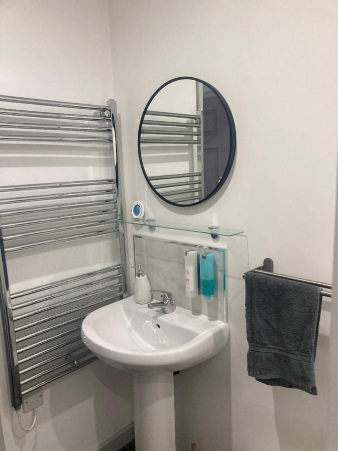 Lancing Apartments - Spacious 2 Bed - Sleeps 6 - Burnham Village スラウ エクステリア 写真