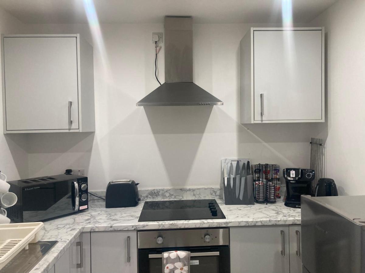 Lancing Apartments - Spacious 2 Bed - Sleeps 6 - Burnham Village スラウ エクステリア 写真