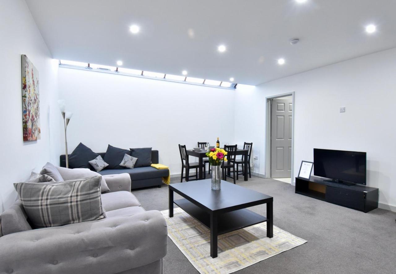 Lancing Apartments - Spacious 2 Bed - Sleeps 6 - Burnham Village スラウ エクステリア 写真